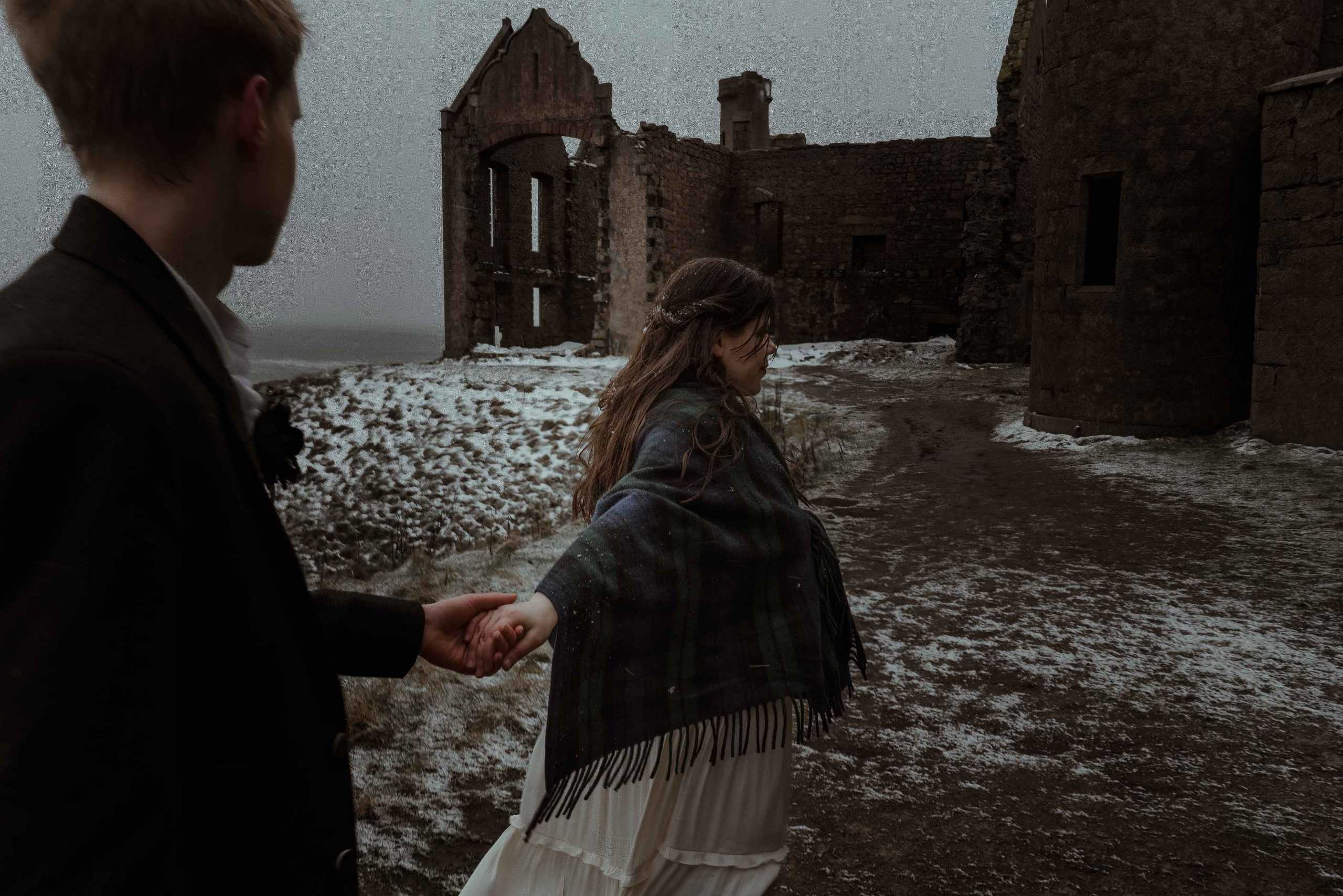Elopement vs intimate wedding
